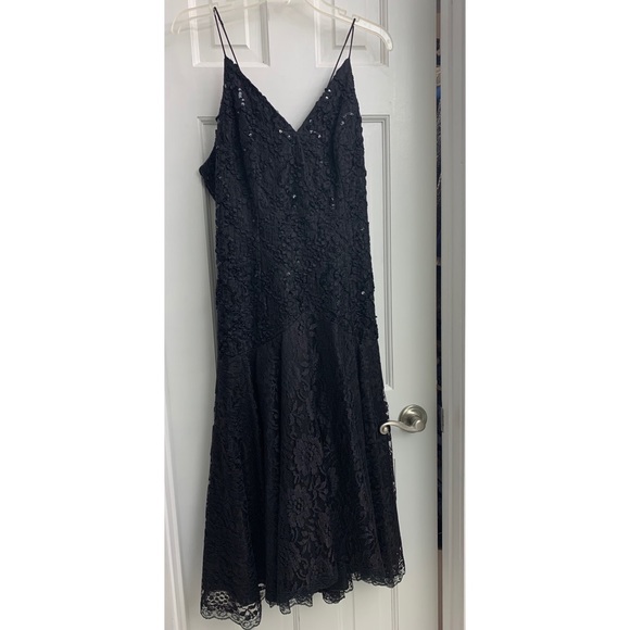 Black lace and taffeta formal - Picture 2 of 3